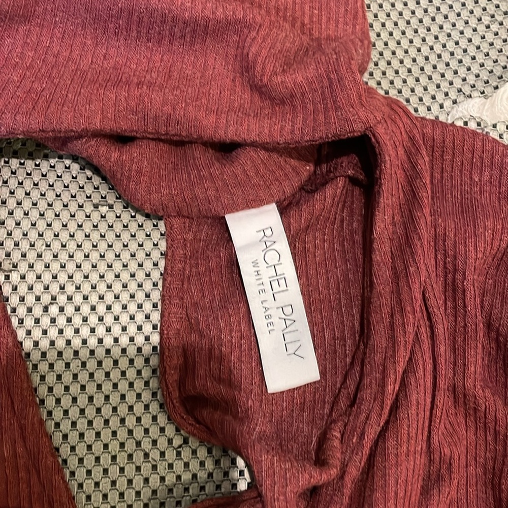 Long, Flowing Turtle Neck. - image 3